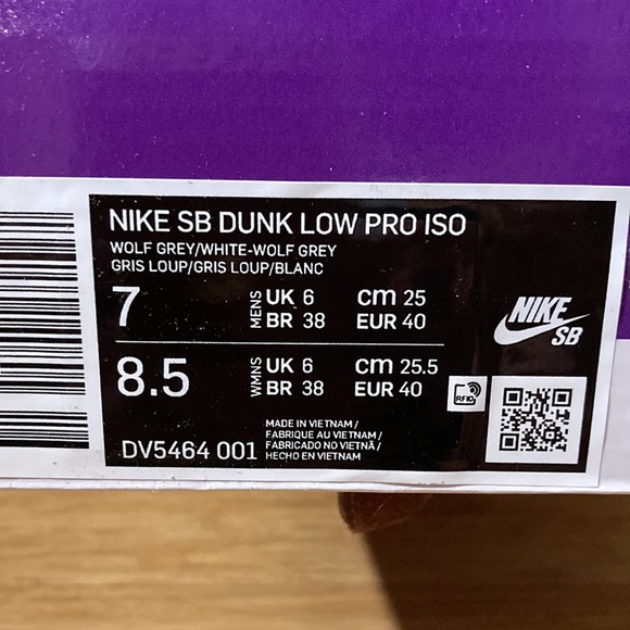 Sb dunk low grey wolf gum 7 in men's 8.5 womens with box used - Picture 5 of 9